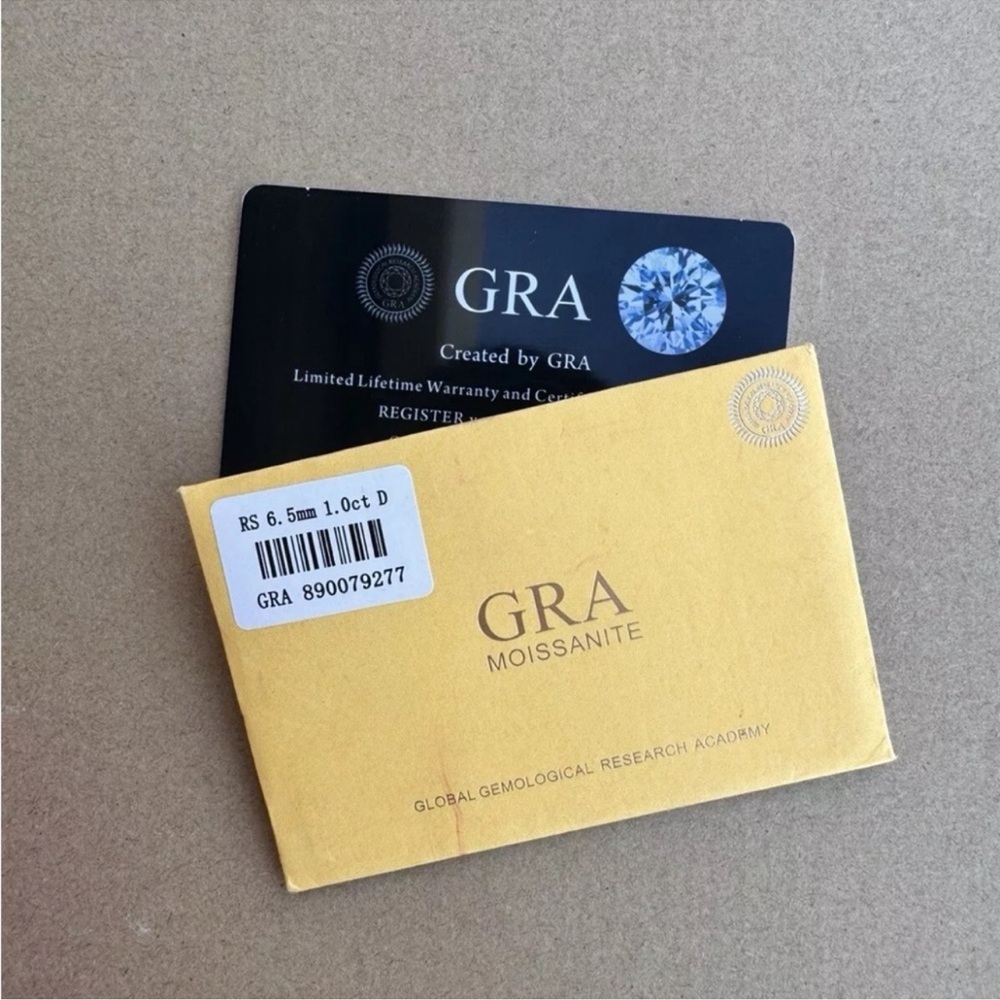 CERTIFIED ONE CARAT MOISSANITE STONE IN SILVER ADJ RING WITH GRA CERTIFICATION - Picture 7 of 9